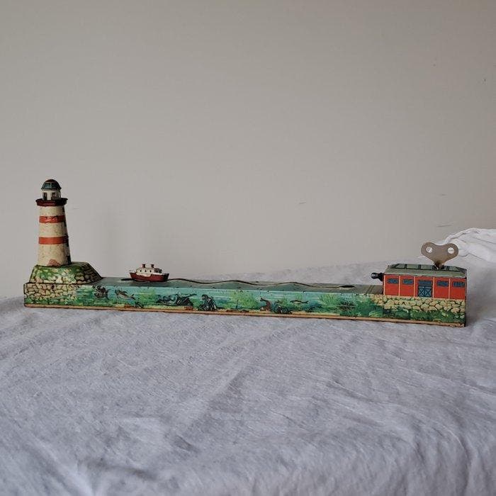 Arnold - Vuurtoren met boot - Opwindbaar blikken speelgoed -, Antiquités & Art, Antiquités | Jouets