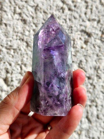 Fluorite avec des inclusions en plumes – cristal poli, Collections