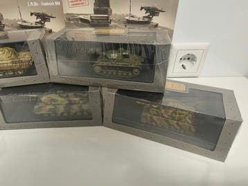 Panzer & Militärfahrzeuge von Atlas u.a. in Original