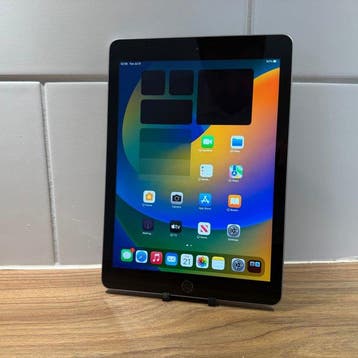 Apple iPad (5th Generation) 128GB Wifi - Mobiele telefoon