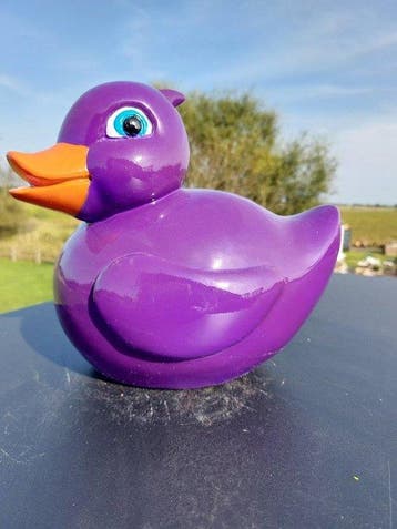 Figuur - Large purple bath duck - Polyresine