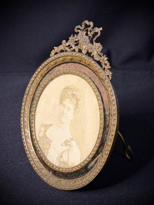 Cadre photo - Bronze patiné - Un cadre majestueux, Antiquités & Art, Antiquités | Autres Antiquités