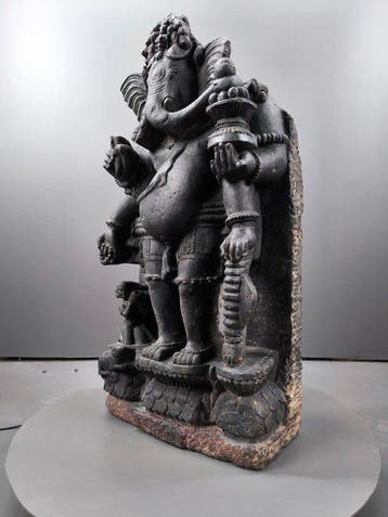 Odisha (voorheen Orissa), Oost-India Donkere steen met