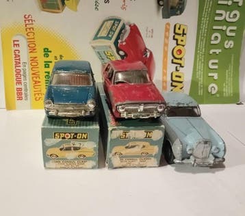 Tri-ang 1:43 - Voiture miniature (3) - Bentley Saloon (102), Nieuw