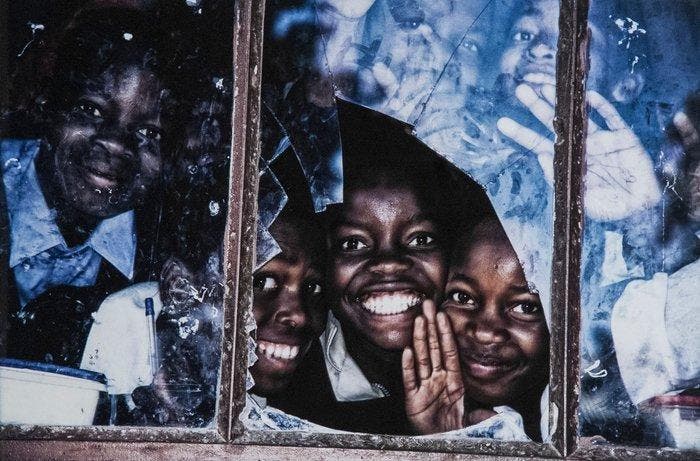 Suzanne Porter - Enfants au Zimbabwe, Antiek en Kunst, Kunst | Designobjecten
