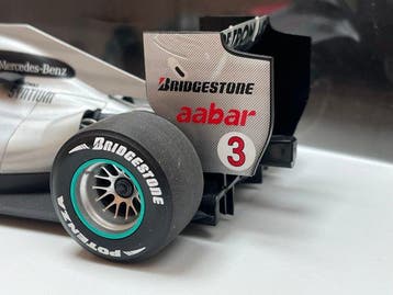 Minichamps 1:18 - Model raceauto - Mercedes MGP W01 -