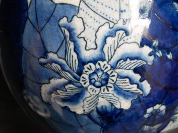 Vase avec couvercle - Porcelaine - peint à la main sous