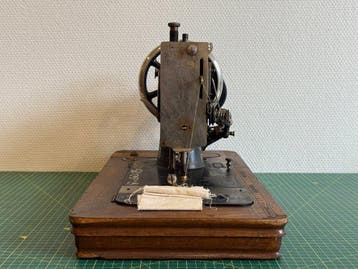 Gebrüder Kayser Naaimachine - Gietijzer