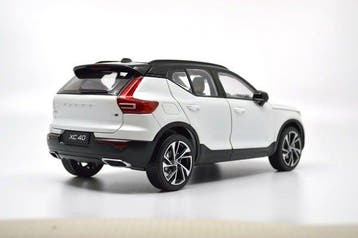 Paudi Model 1:18 - Modelauto - Volvo XC40 - 2018 - Crystal, Hobby en Vrije tijd, Nieuw