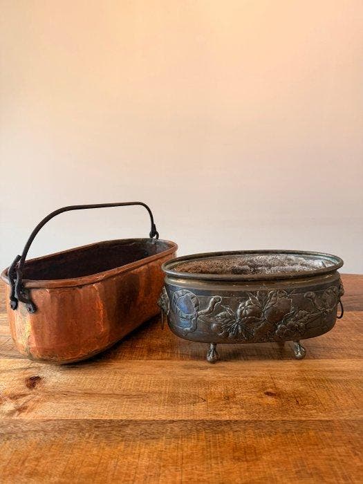 Jardinière (2) - Koper - Twee oude bloembakken, Antiek en Kunst, Curiosa en Brocante