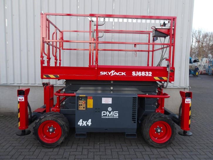 Veiling: Schaarhoogwerker Skyjack SJ6832RT Diesel 11.75m 201, Articles professionnels, Machines & Construction | Ascenseurs, Échafaudages & Échelles
