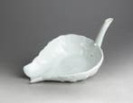 Kom - Rare Blanc de Chine lotus-shaped water dropper -