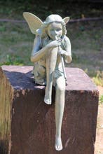 Figuur - bronzen fee met fluit voor huis of tuin - brons