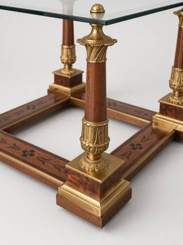 Tafel - Een Franse Empire-stijl salontafel met verguld-brons