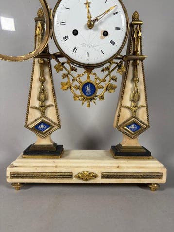Pendule de cheminée - Marbre, Bronze, Porcelaine - 1750-1800