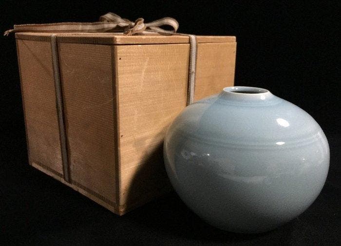Fine Japanese Seihakuji Pale Blue Glazed Ceramic Vase by, Antiek en Kunst, Antiek | Overige Antiek