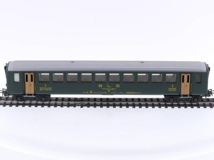Schaal H0 HAG No. 440 personenrijtuig 2e kl. van de BLS #P73, Hobby en Vrije tijd, Modeltreinen | H0, Wisselstroom, Overige typen