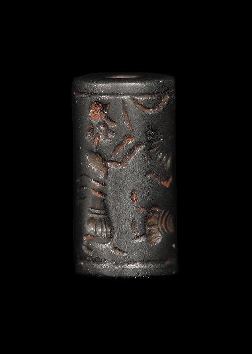 Mesopotamisch hematiet Cilinderzegel met gevleugelde figuren, Antiquités & Art, Antiquités | Autres Antiquités