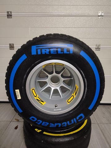 Wiel compleet met band - Pirelli cinturato - Formula 1 - Na, Verzamelen, Automerken, Motoren en Formule 1, Nieuw