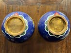 Zeldzame Chinese cloisonné emaillenvazen met drakenmotief,