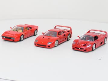 Schaal 1:18 Bburago 3027, 3032 en 3362 set van 3 Ferrari..., Ophalen of Verzenden