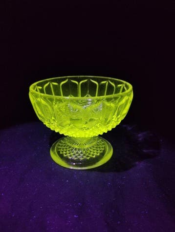 Bol - verre urané - Pouvoir des fleurs Lotus