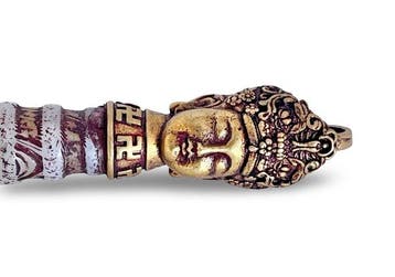 Tibetaans amulet, ritueel instrument met prachtige DZI-parel