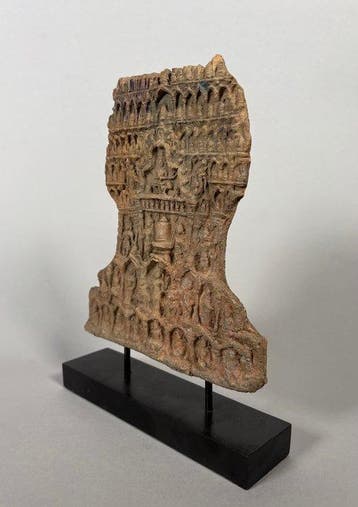 Oud-Indië Steengoed Sculptuur in zandsteen die de
