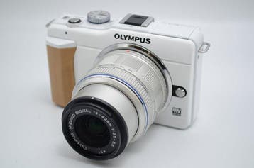 Olympus E-PL1s + M.Zuiko Digital 14-42mm F3.5-5.6 II +, Nieuw