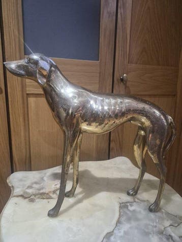 Figuur - Escultura de galgo en metal patinado – Francia,