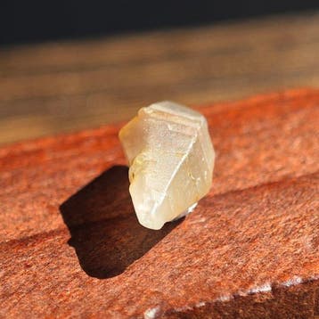 6,75 ct Lange, dikke natuurlijke saffierkristal beëindigd!-, Collections, Minéraux & Fossiles